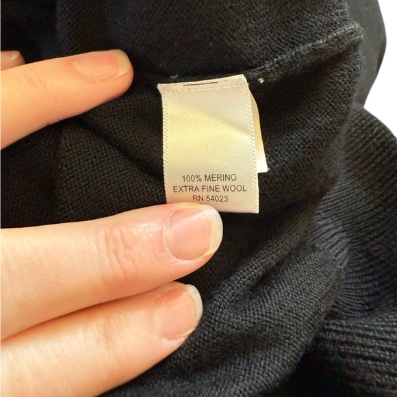 Banana Republic extra fine merino Sweater - Picture 4 of 5